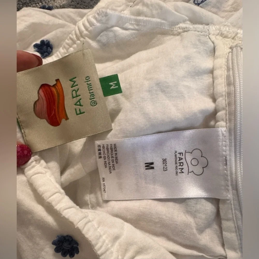 Farm Rio Embroidered Floral Crop Top White Navy Puff Twist Front - Picture 7 of 7